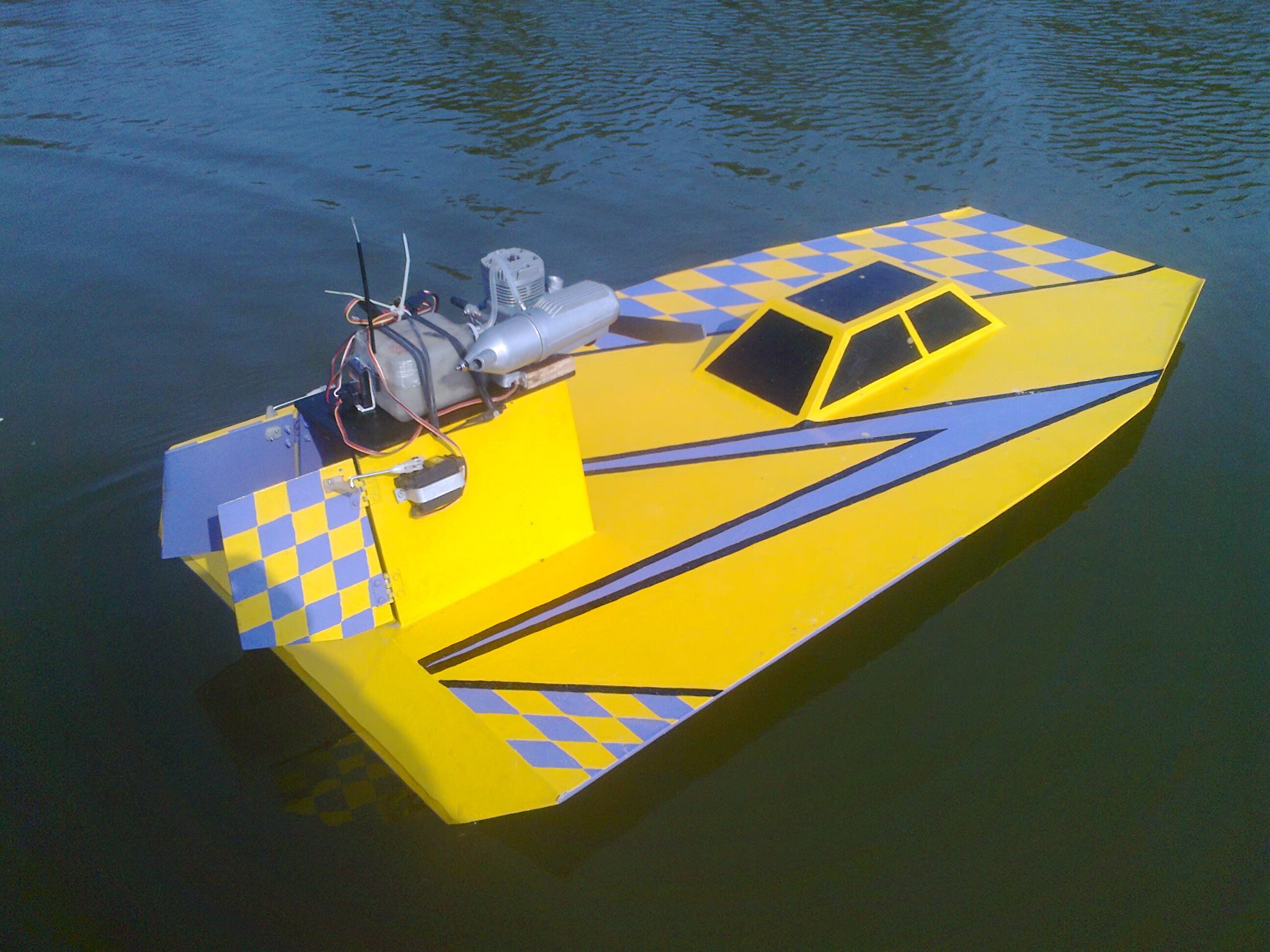 "10cc nitro methane engine-powered high-speed RC airboat, designed as a mechanical engineering project with fiberglass construction for optimal performance on water."