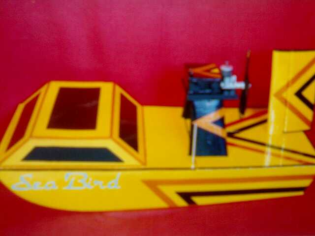Sea Bird – A yellow RC airboat powered by a 3.2cc diesel engine, designed for water surface navigation.